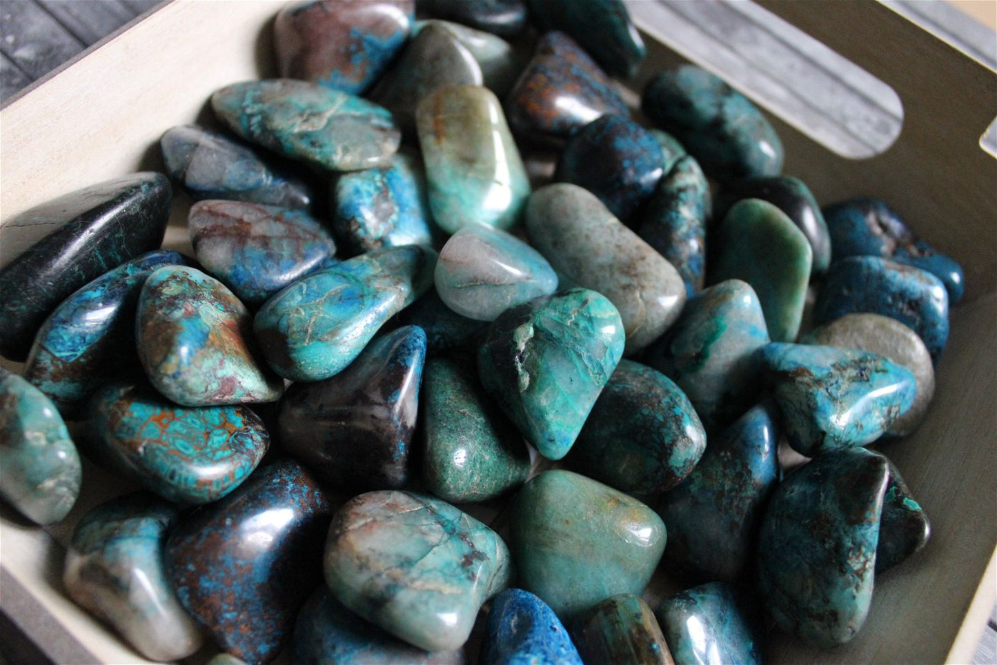 1 pierre roulée en chrysocolle shattuckite - Aurore Lune