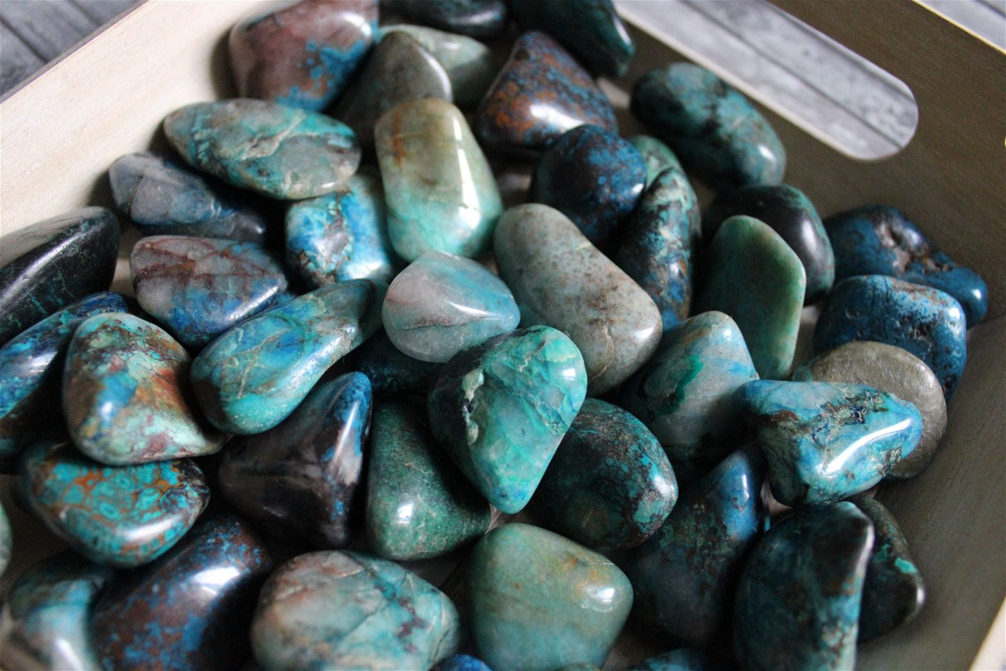 1 pierre roulée en chrysocolle shattuckite - Aurore Lune