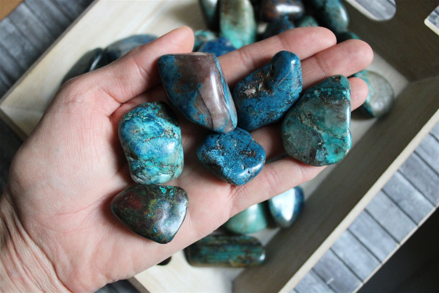 1 pierre roulée en chrysocolle shattuckite - Aurore Lune
