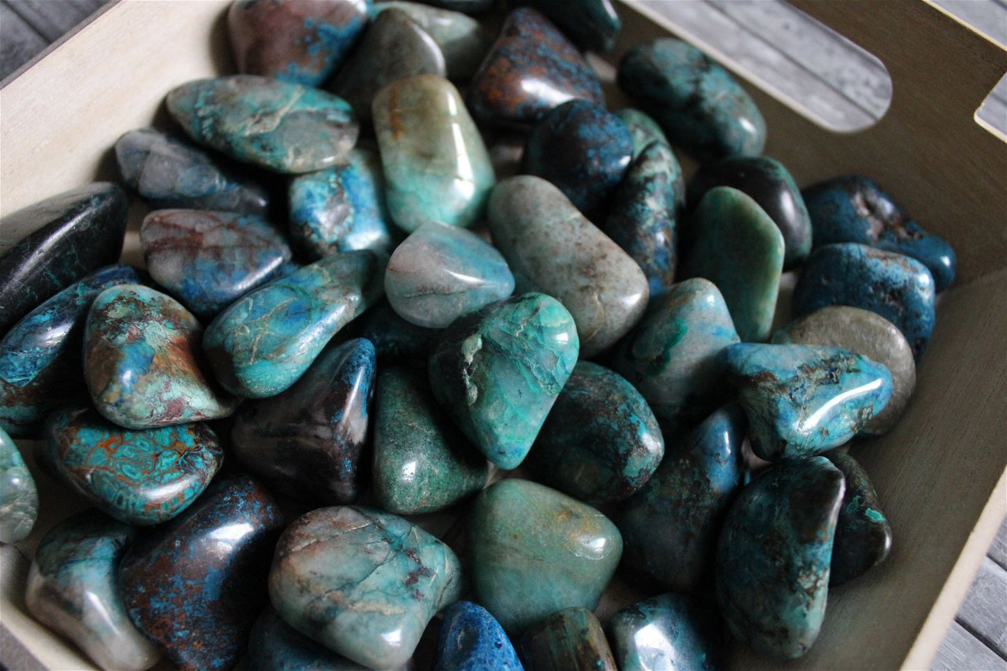 1 pierre roulée en chrysocolle shattuckite - Aurore Lune