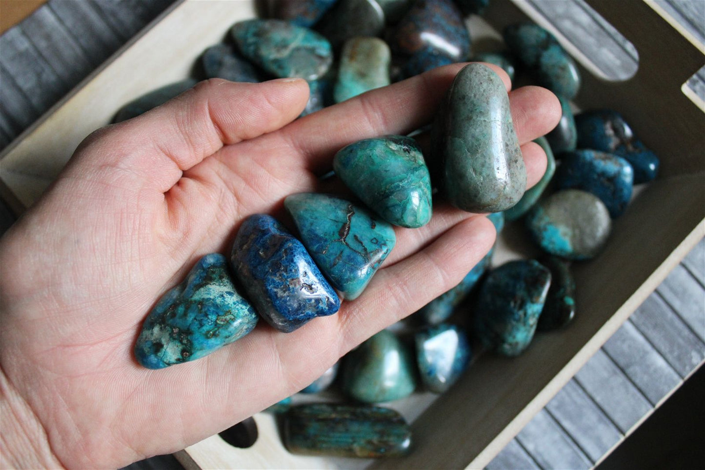 1 pierre roulée en chrysocolle shattuckite - Aurore Lune
