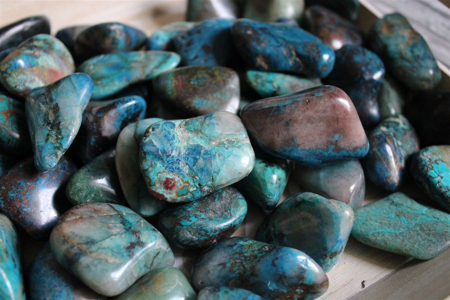 1 pierre roulée en chrysocolle shattuckite - Aurore Lune
