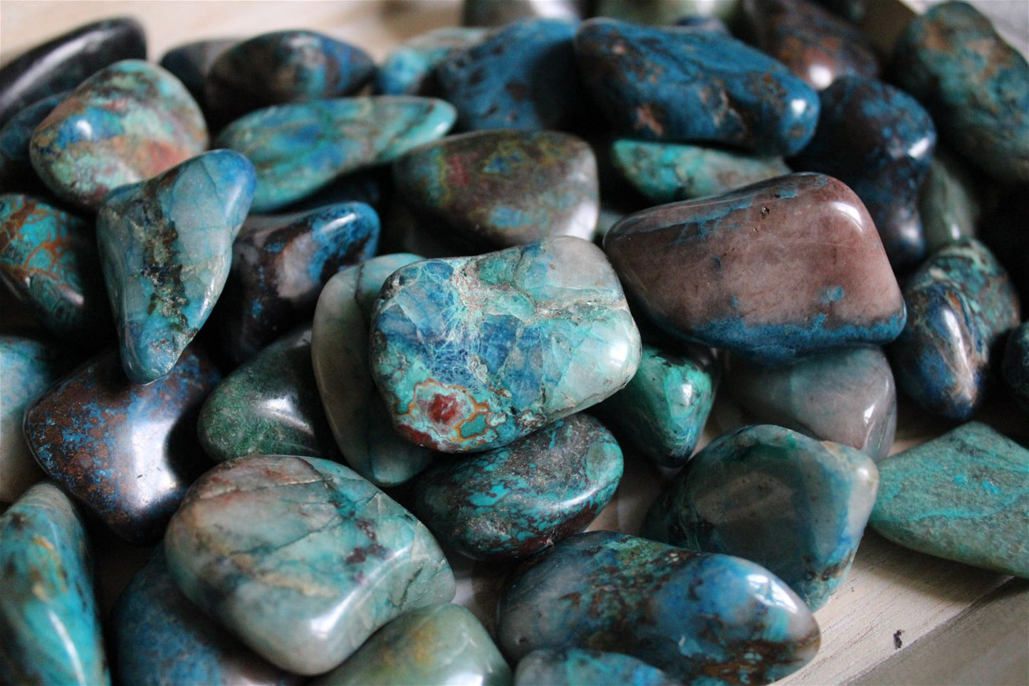 1 pierre roulée en chrysocolle shattuckite - Aurore Lune