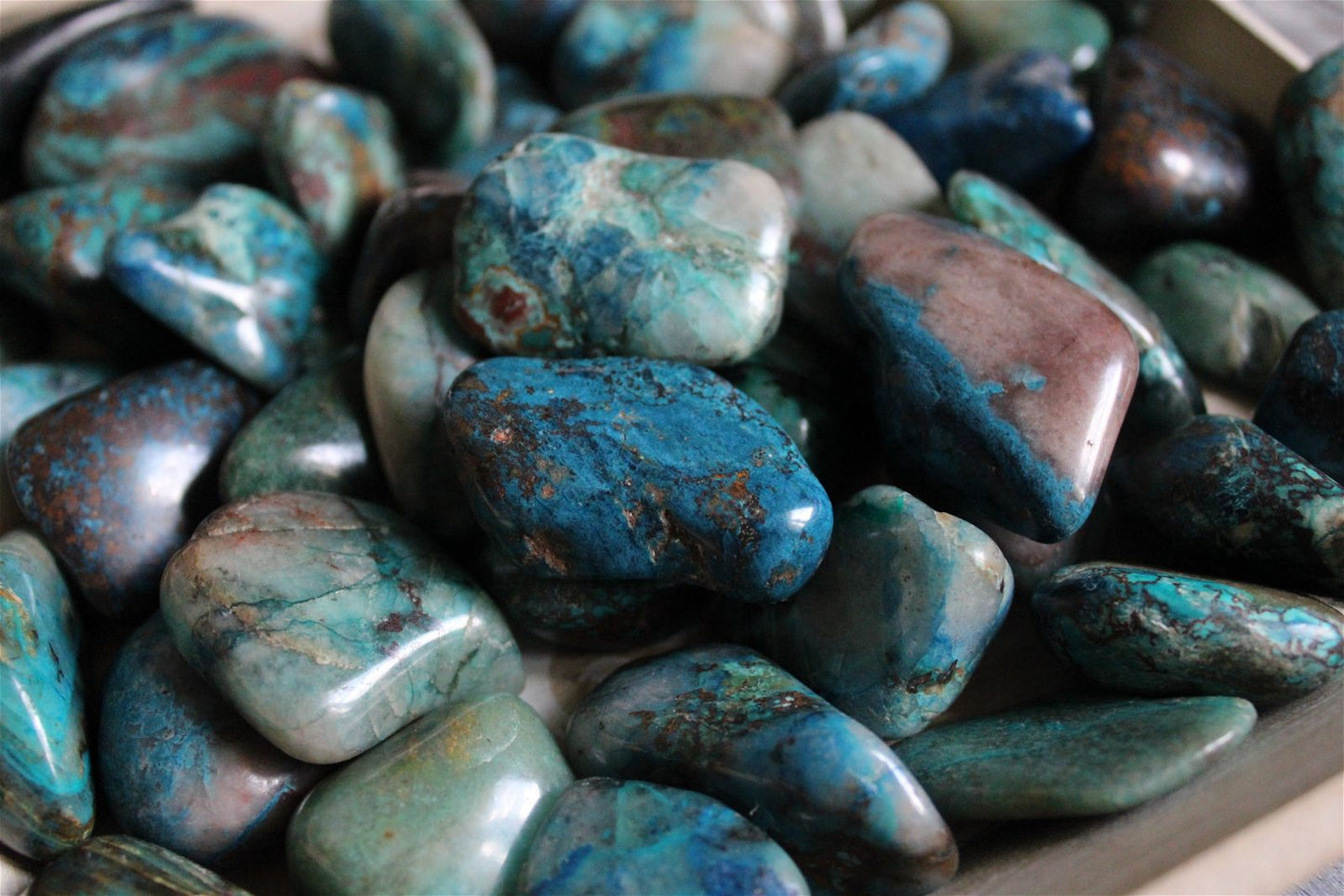 1 pierre roulée en chrysocolle shattuckite - Aurore Lune
