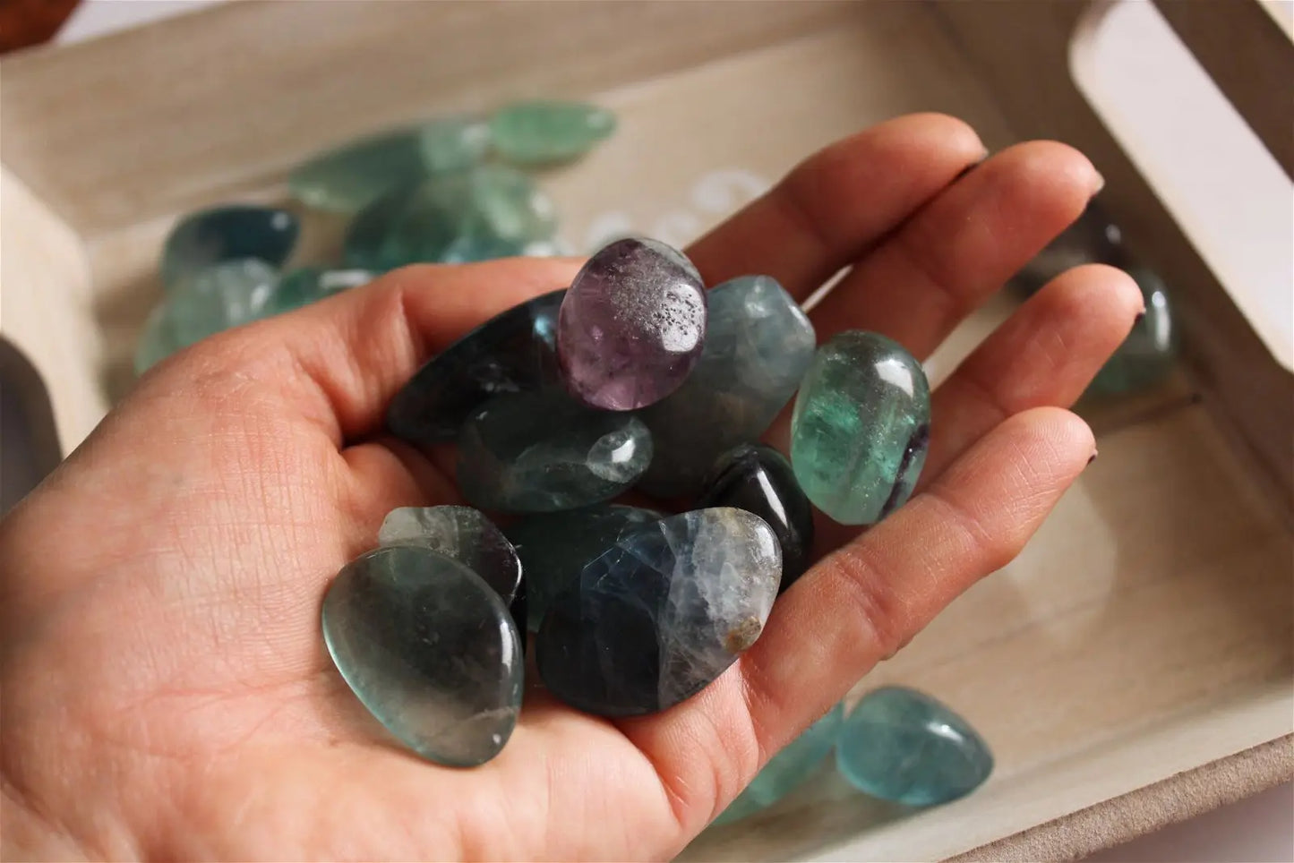 1 pierre roulée en fluorite - Aurore Lune