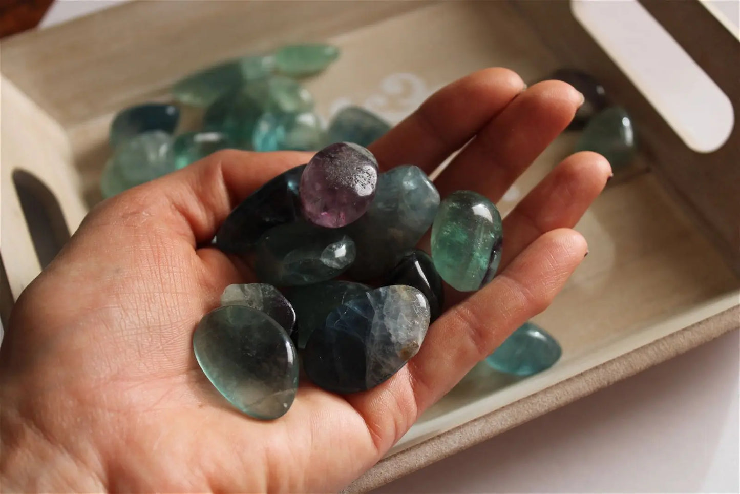 1 pierre roulée en fluorite - Aurore Lune