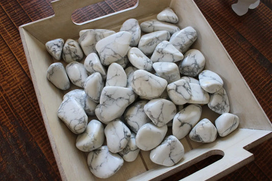 1 pierre roulée en howlite - Aurore Lune