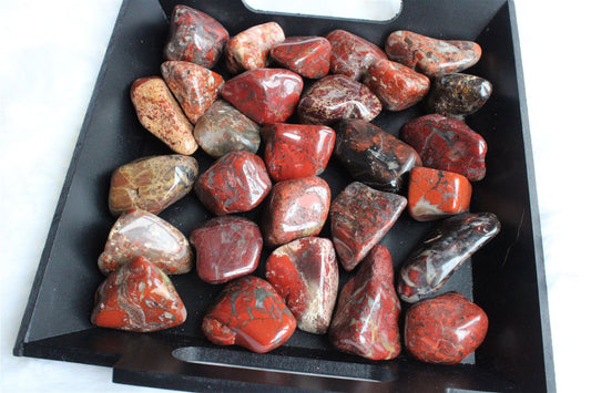 1 pierre roulée en jaspe brèche - Aurore Lune