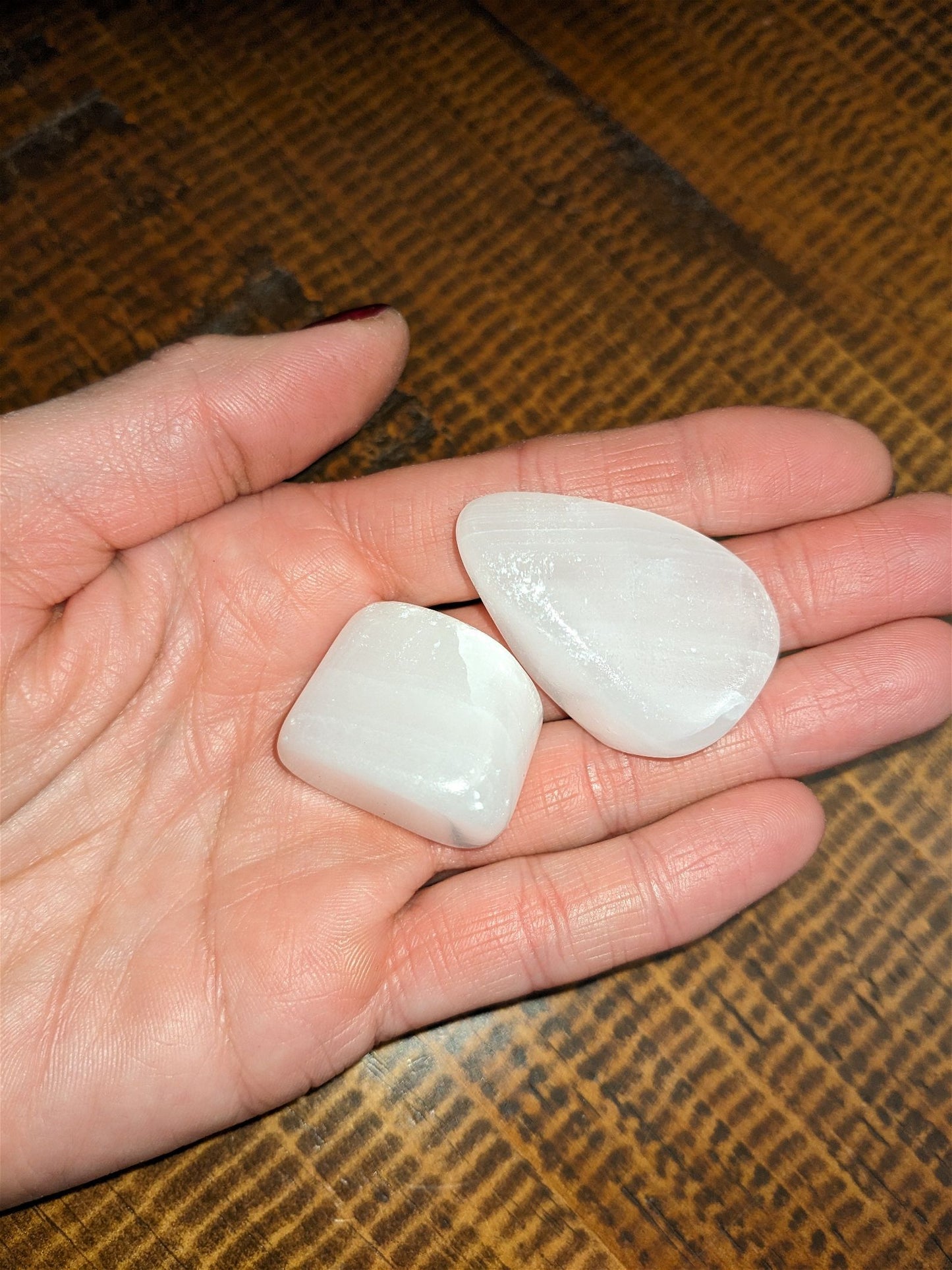 1 pierre roulée en manganocalcite - Aurore Lune