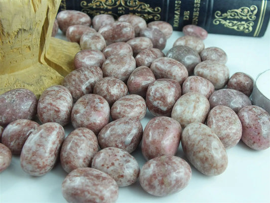 1 pierre roulée en thulite - Aurore Lune