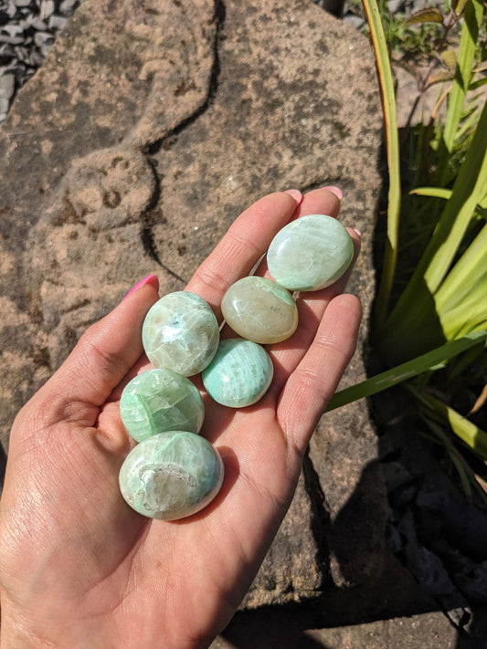 1 pierre roulée garnierite pierre de lune verte - Aurore Lune