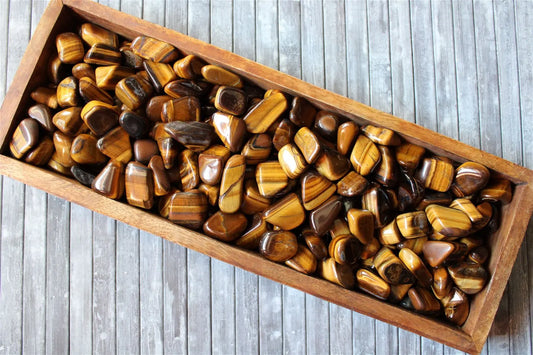 1 pierre roulée oeil de tigre - Aurore Lune