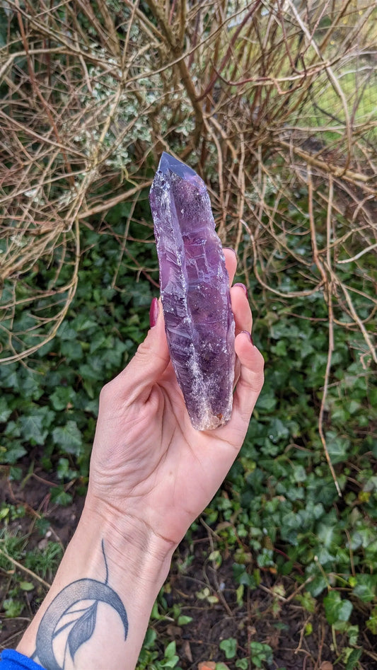 1 pointe brute d'améthyste 16 cm - Aurore Lune