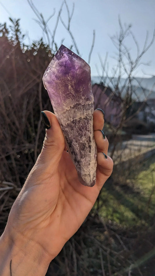 1 pointe brute d'améthyste qualité + 14 cm - Aurore Lune