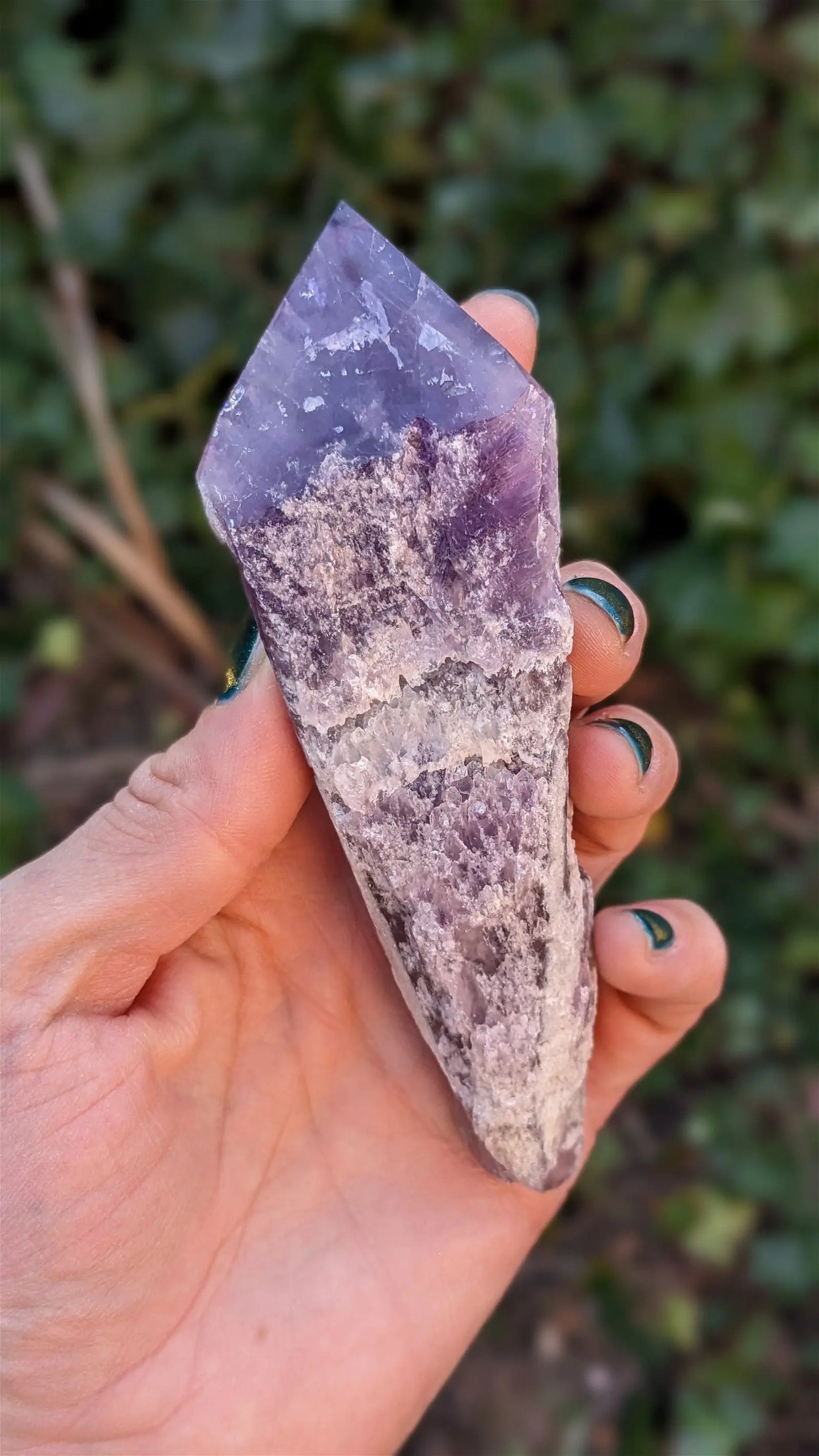 1 pointe brute d'améthyste qualité + 14 cm - Aurore Lune