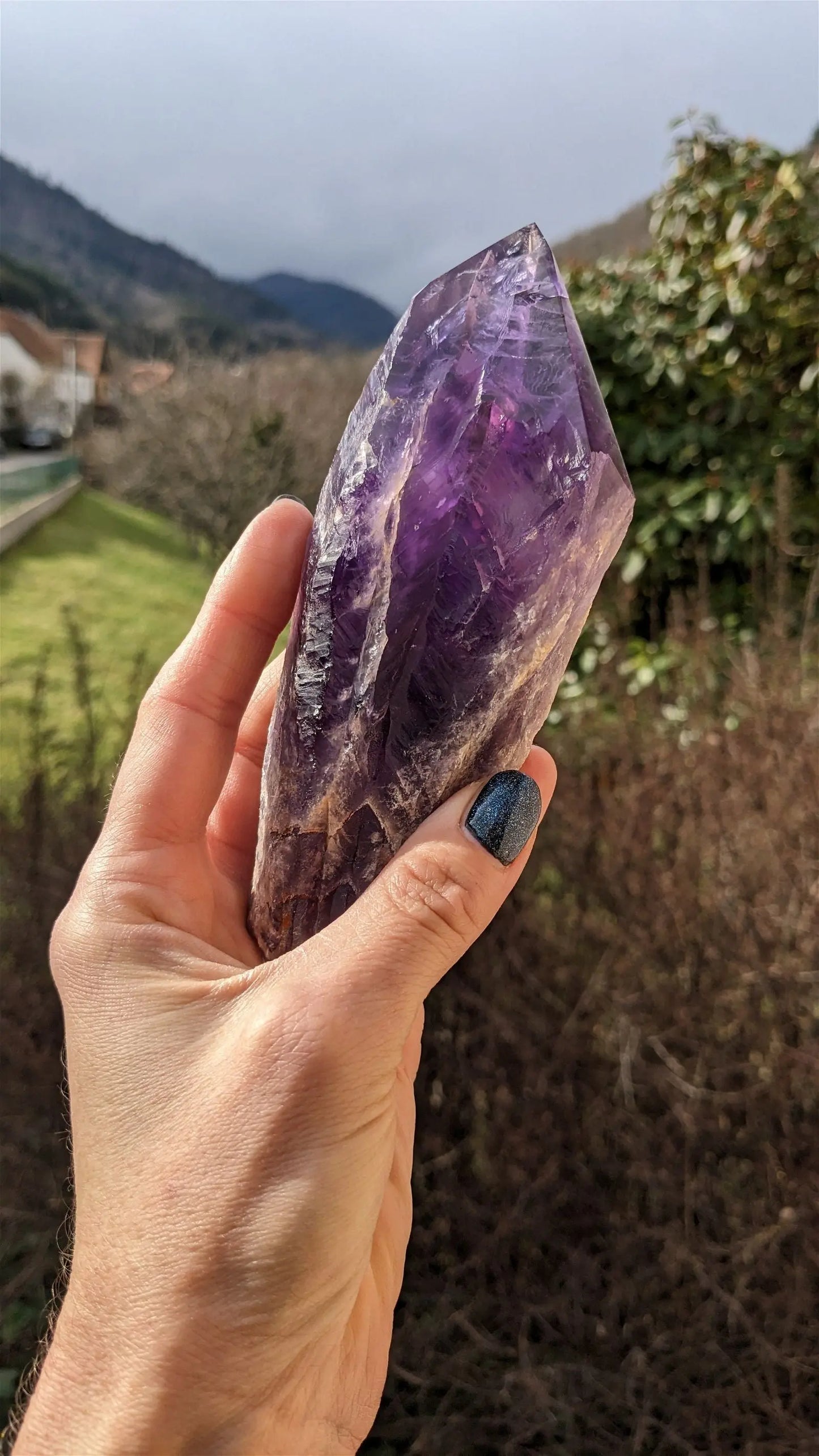 1 pointe brute d'améthyste qualité + 15 cm - Aurore Lune