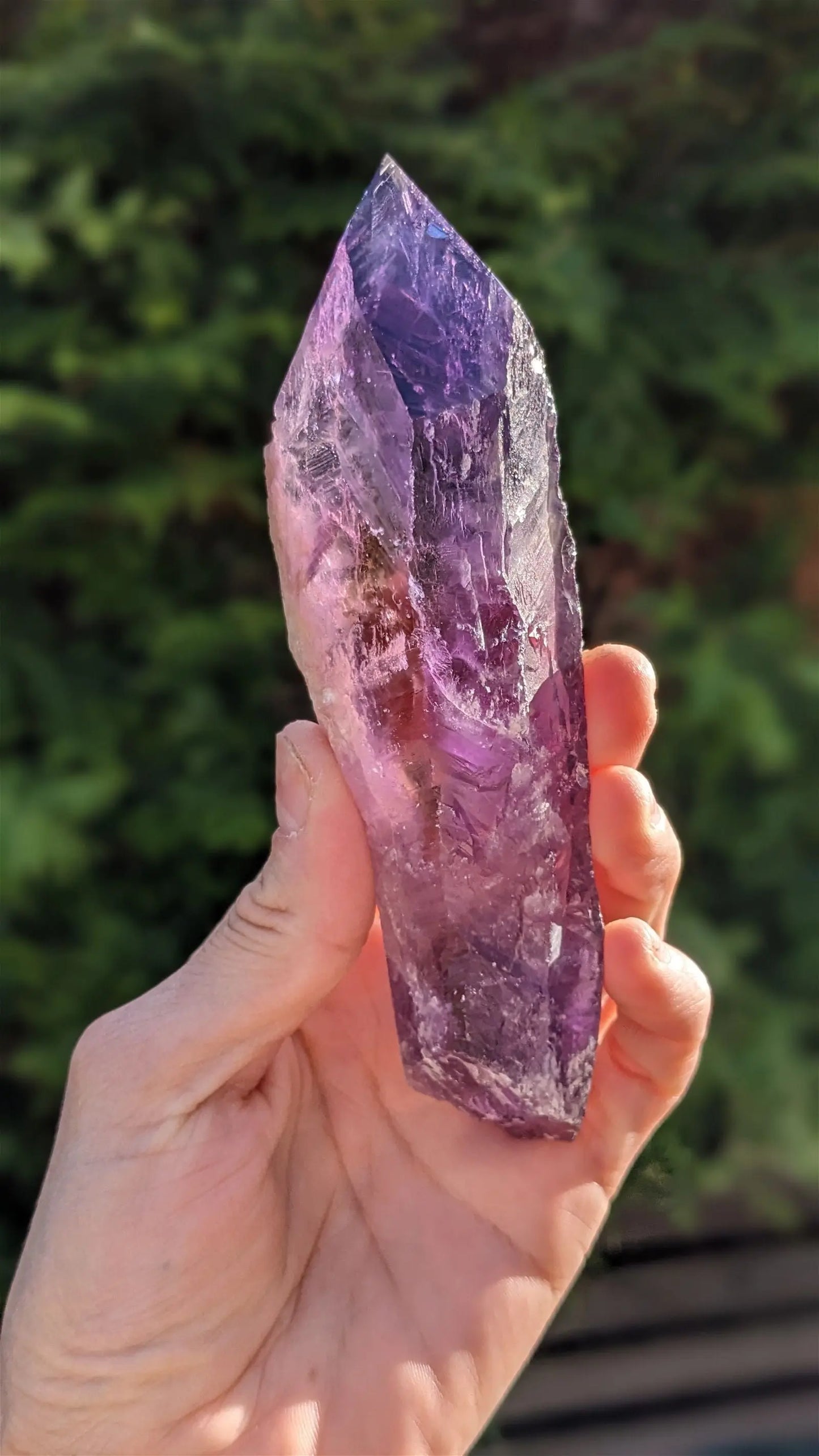 1 pointe brute d'améthyste qualité + 15 cm - Aurore Lune