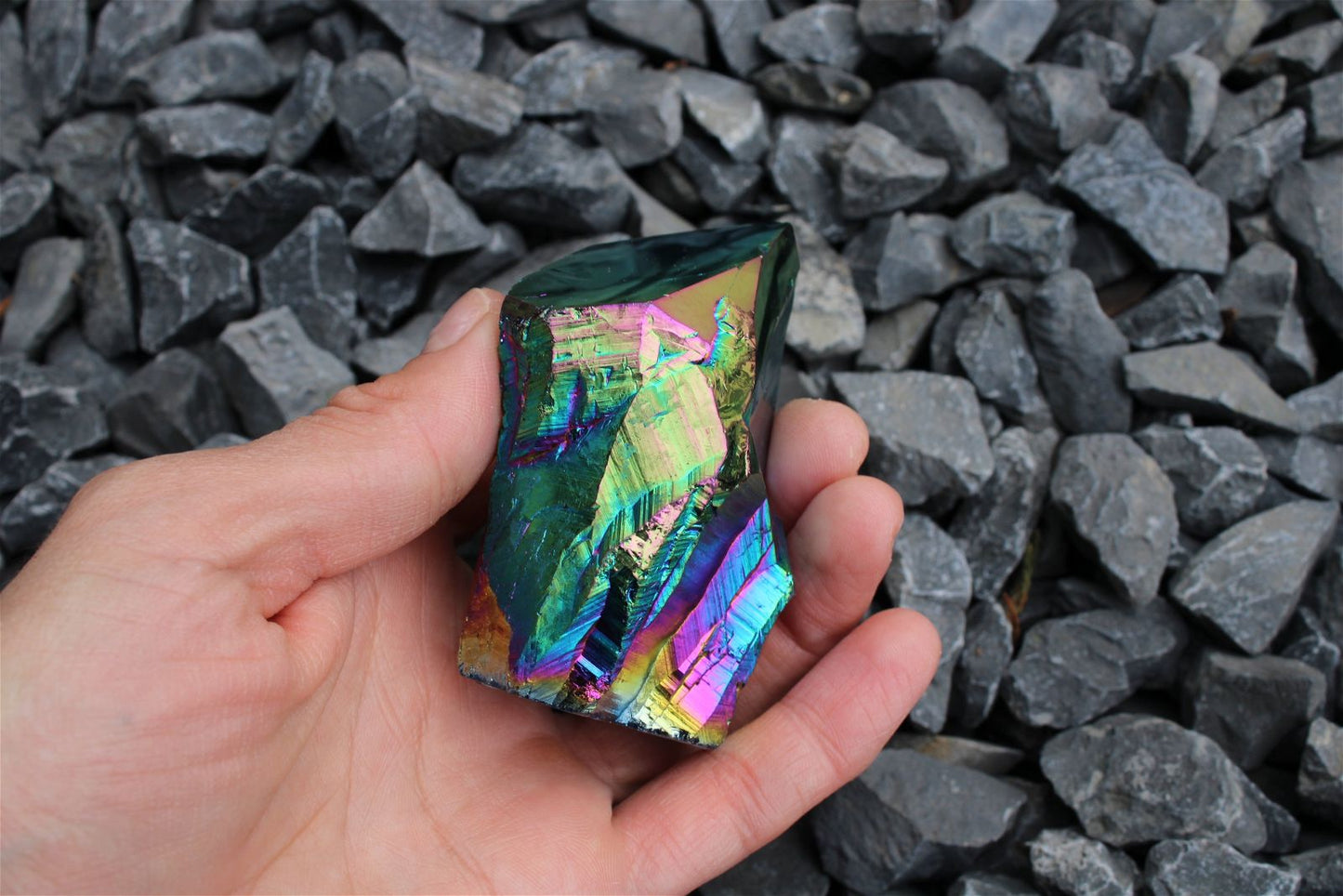 1 pointe cristal de roche RAINBOW AURA - Aurore Lune