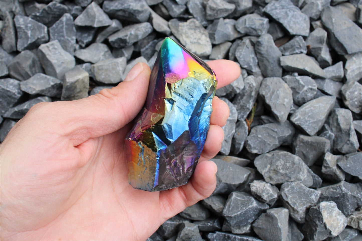 1 pointe cristal de roche RAINBOW AURA - Aurore Lune