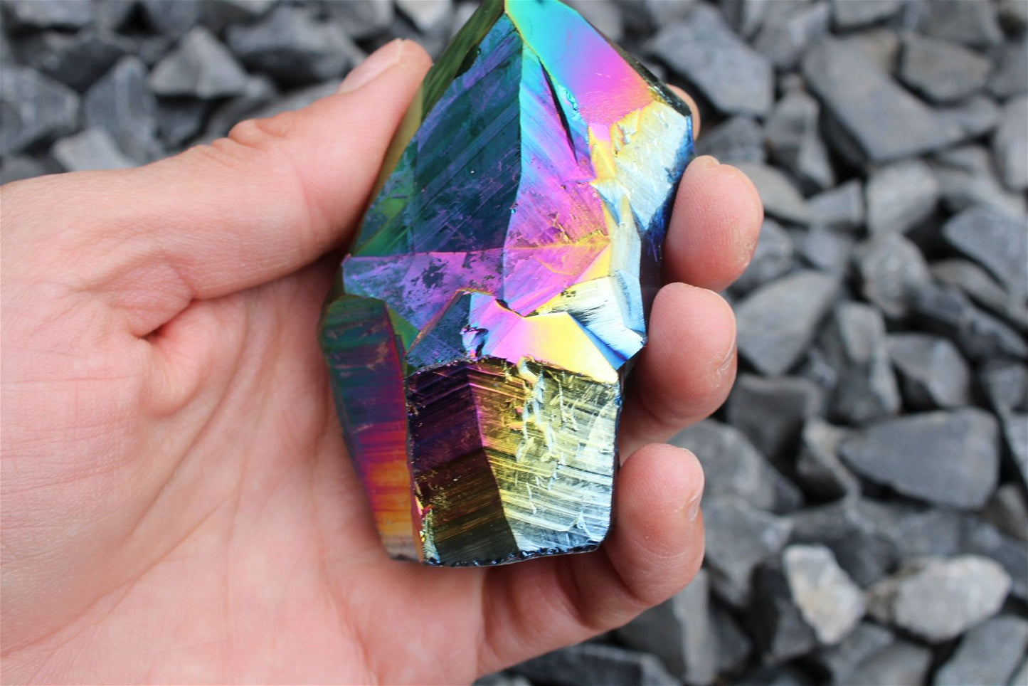 1 pointe cristal de roche RAINBOW AURA - Aurore Lune
