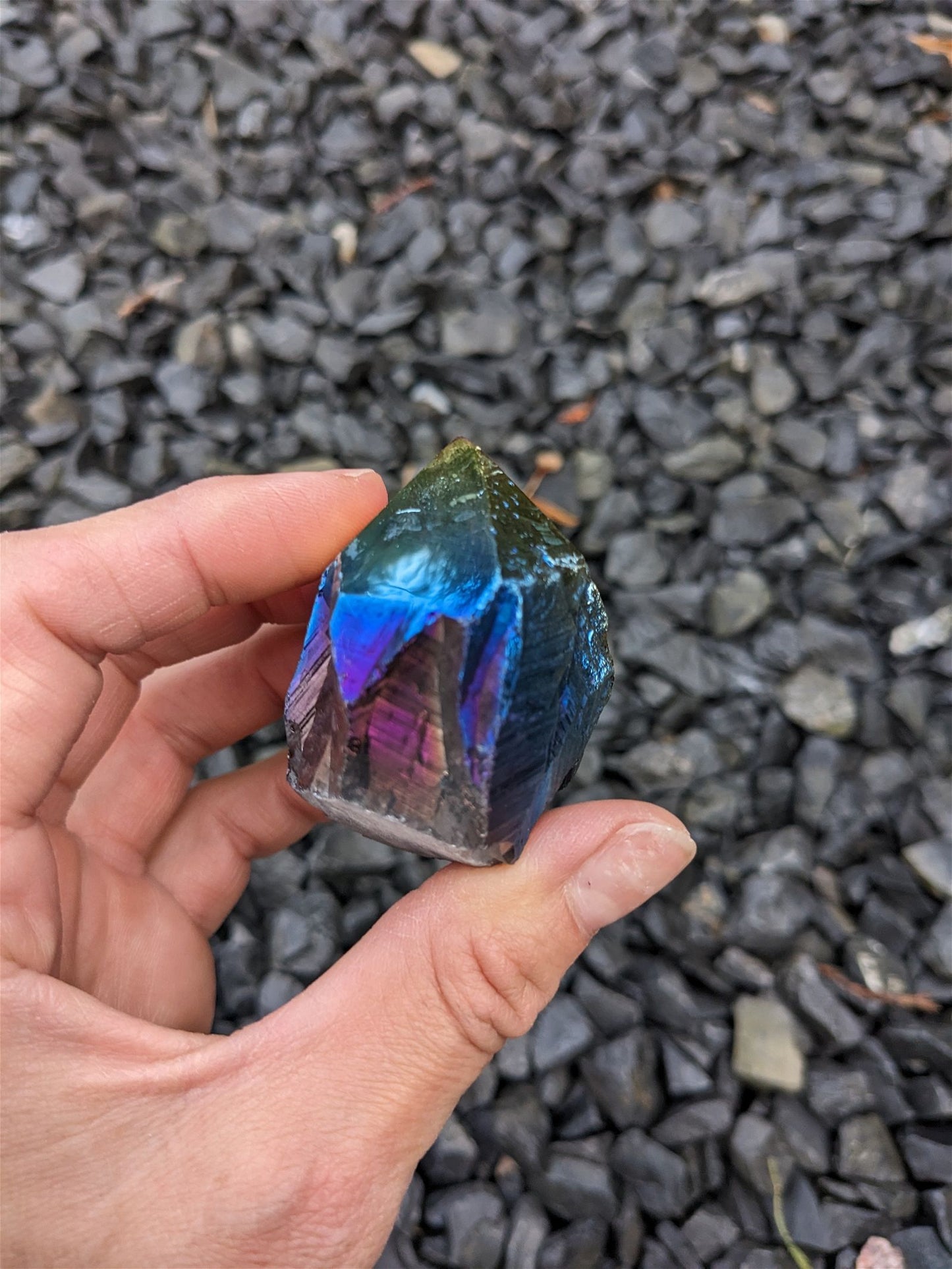 1 pointe cristal de roche RAINBOW AURA - Aurore Lune
