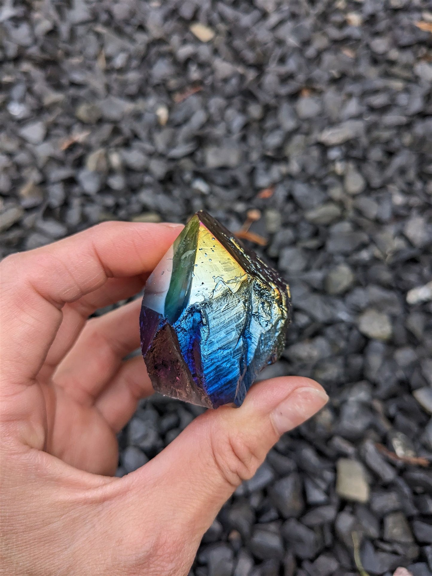 1 pointe cristal de roche RAINBOW AURA - Aurore Lune