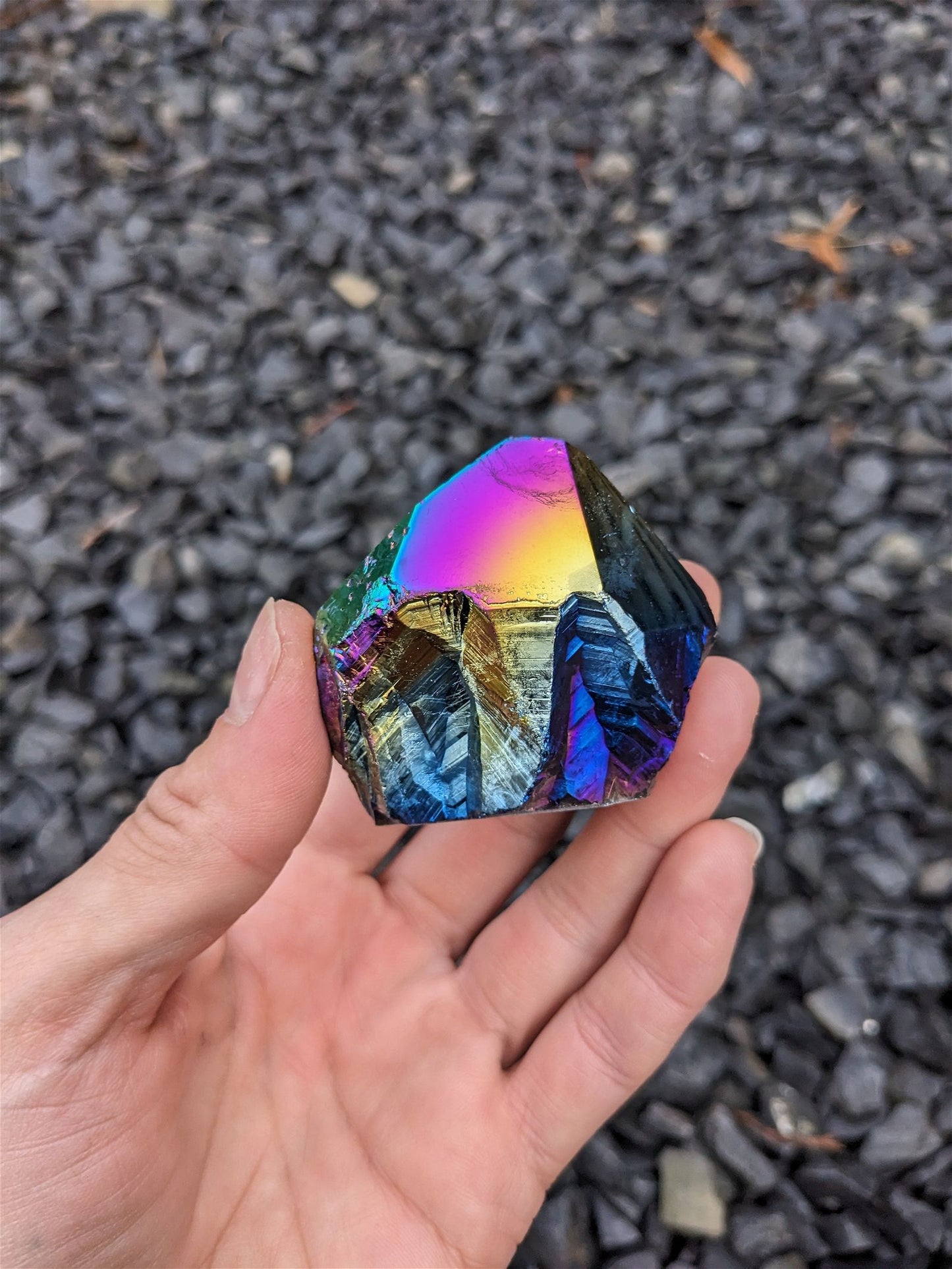 1 pointe cristal de roche RAINBOW AURA - Aurore Lune