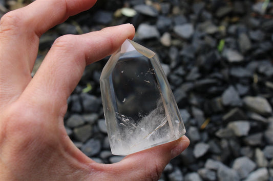 1 pointe de cristal de roche *E* LEGEREMENT ABIME AU BOUT - Aurore Lune