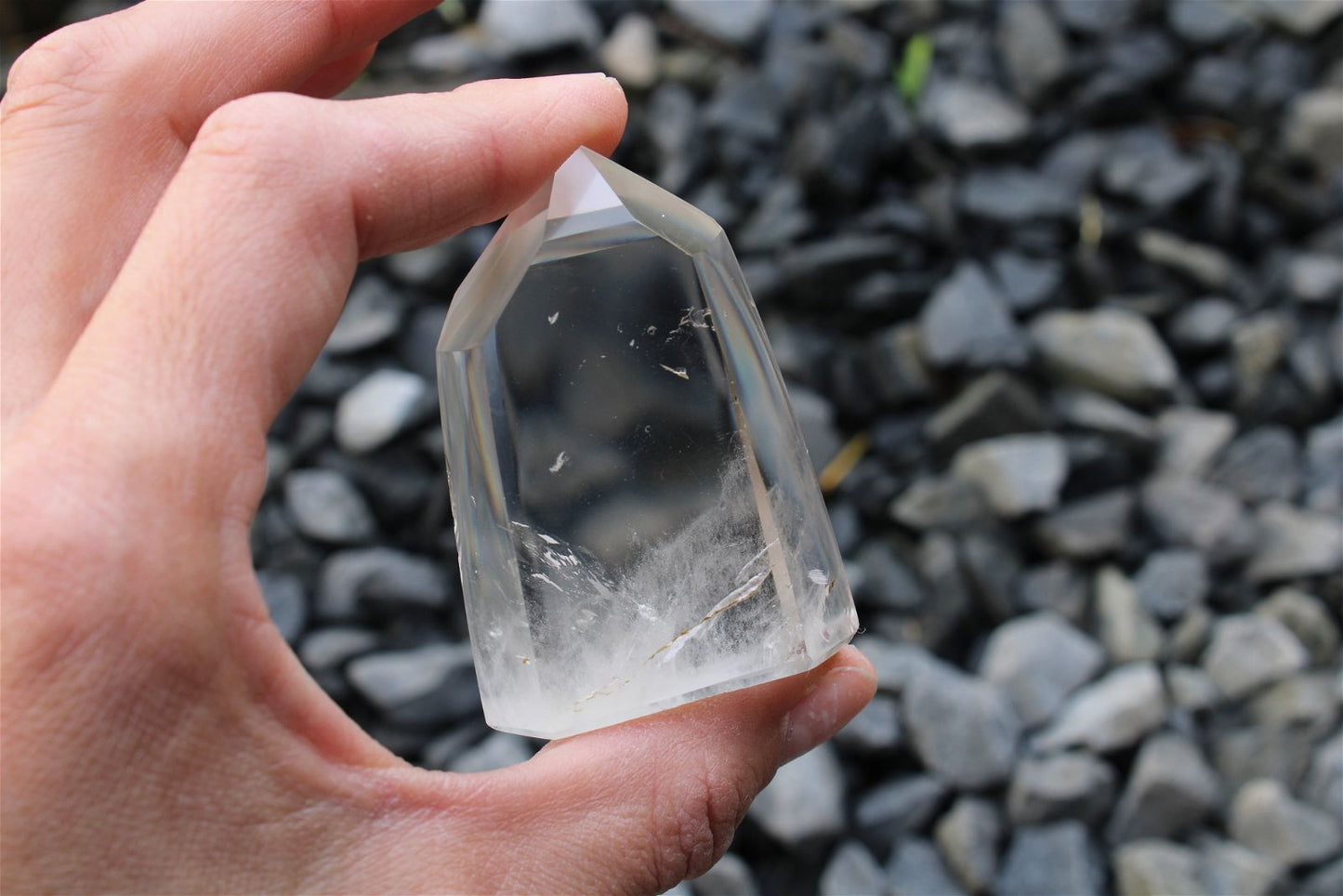 1 pointe de cristal de roche *E* LEGEREMENT ABIME AU BOUT - Aurore Lune