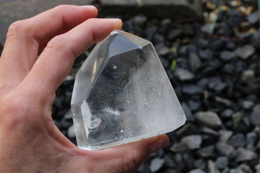 1 pointe de cristal de roche *F* - Aurore Lune