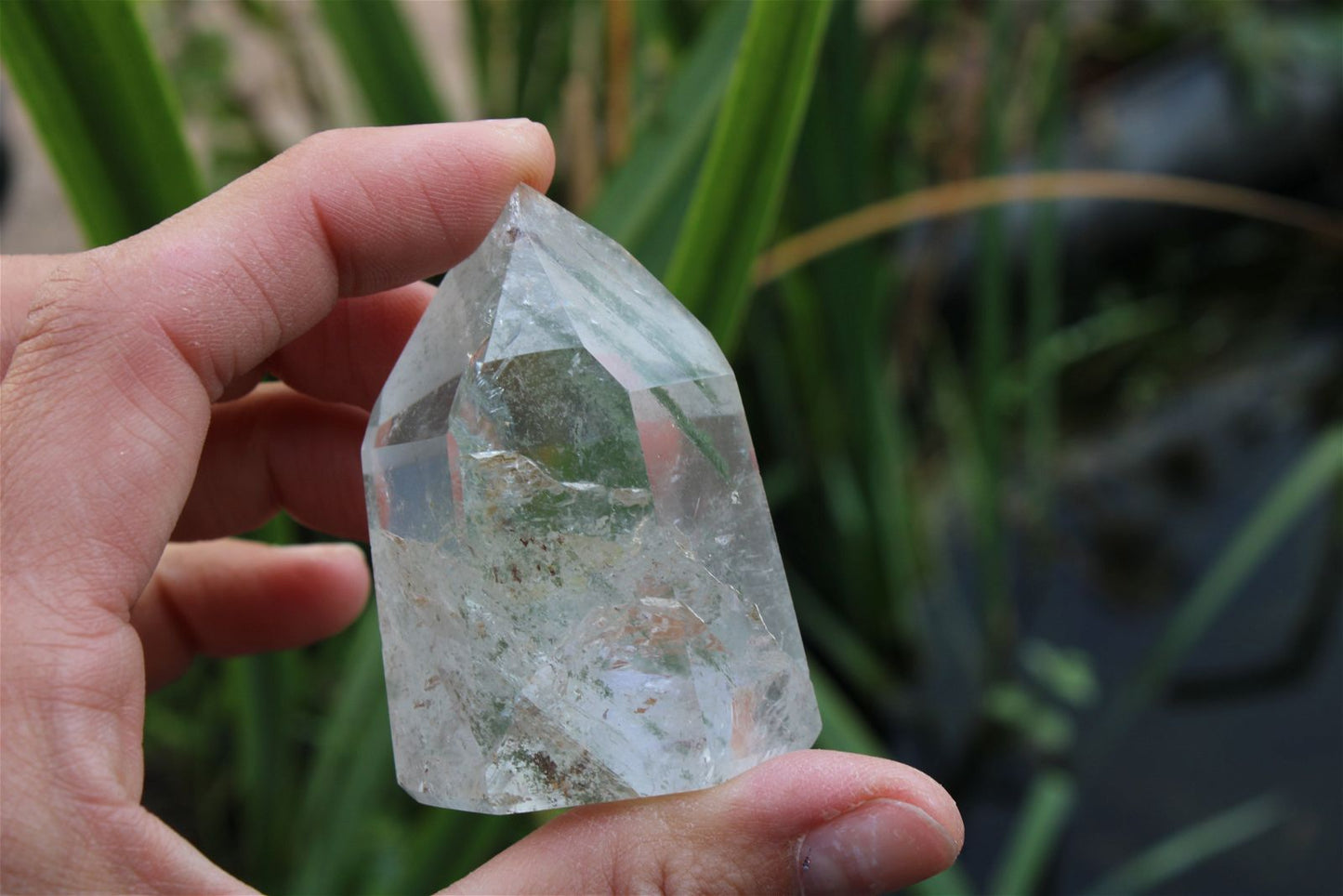 1 pointe de cristal de roche *M* - Aurore Lune