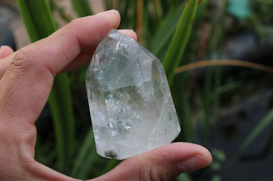 1 pointe de cristal de roche *M* - Aurore Lune