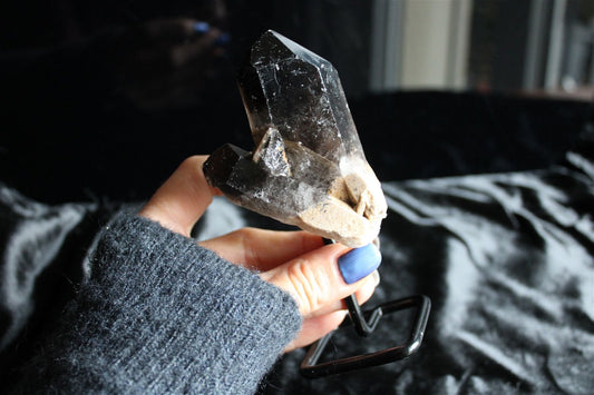 1 quartz fumé ou enfumé sur socle photo contractuelle - Aurore Lune