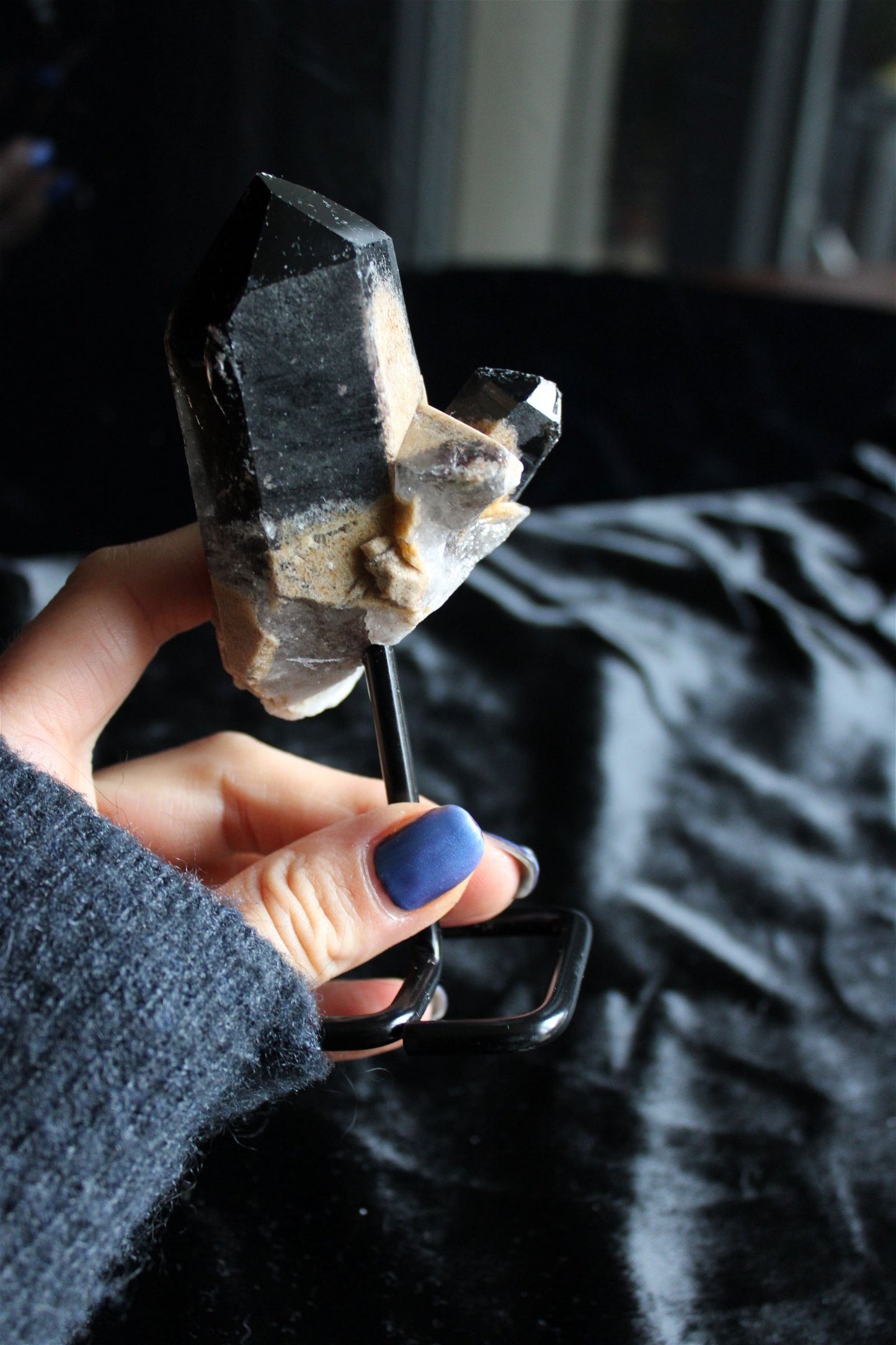 1 quartz fumé ou enfumé sur socle photo contractuelle - Aurore Lune