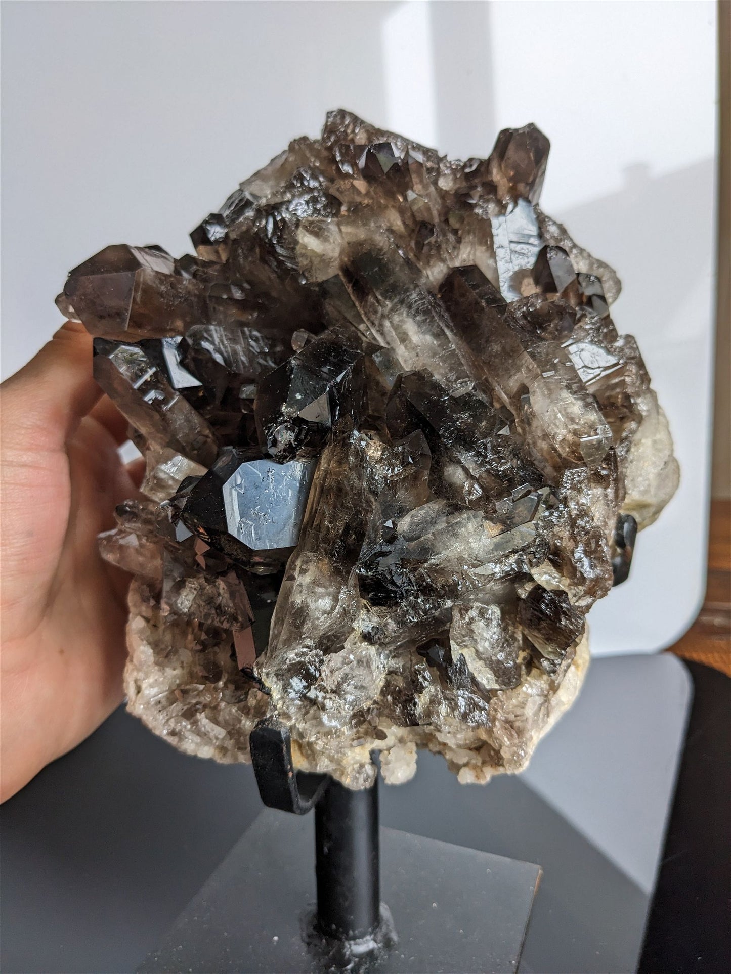 1 quartz fumé ou enfumé sur socle photo contractuelle - Aurore Lune