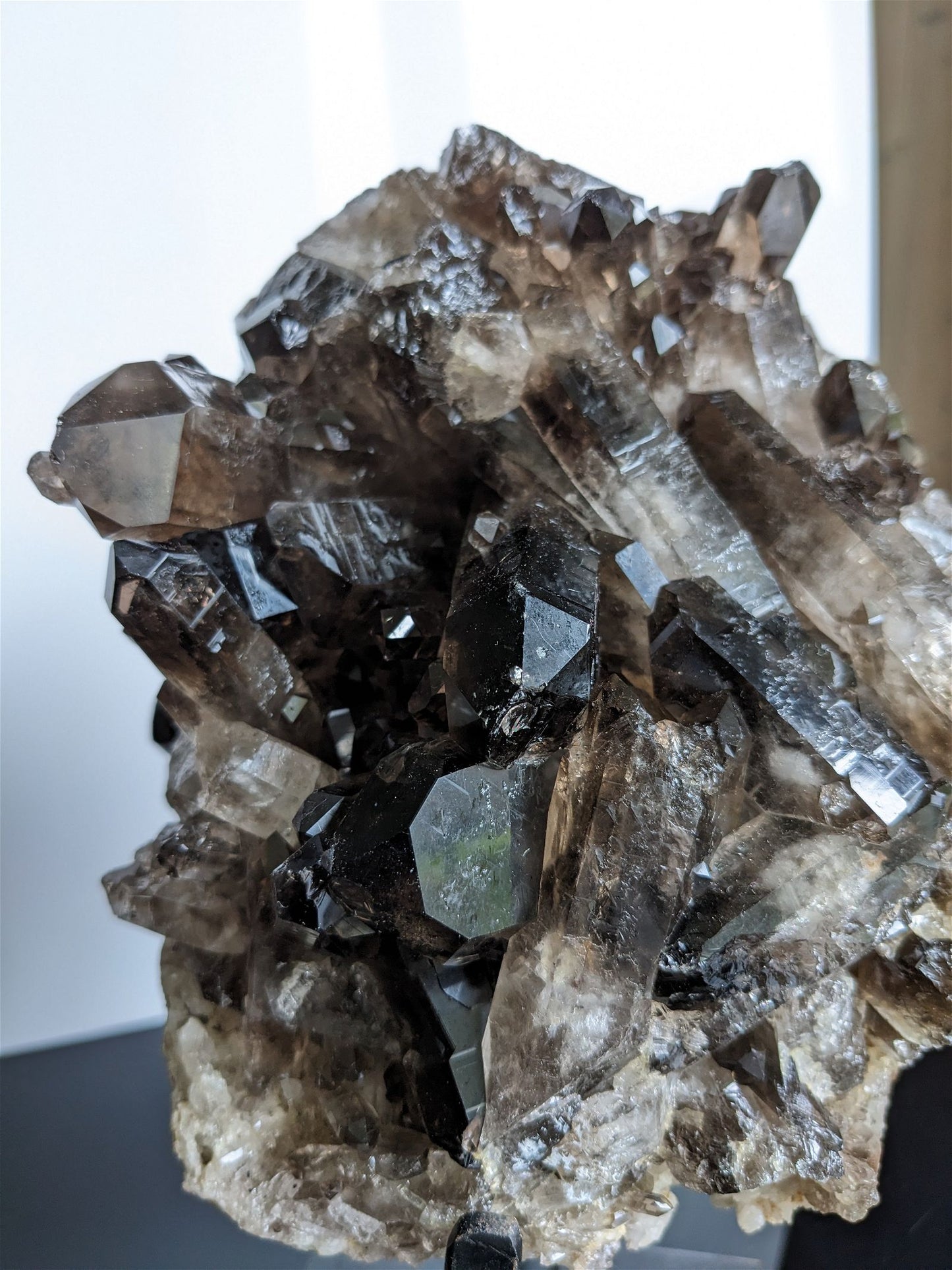 1 quartz fumé ou enfumé sur socle photo contractuelle - Aurore Lune
