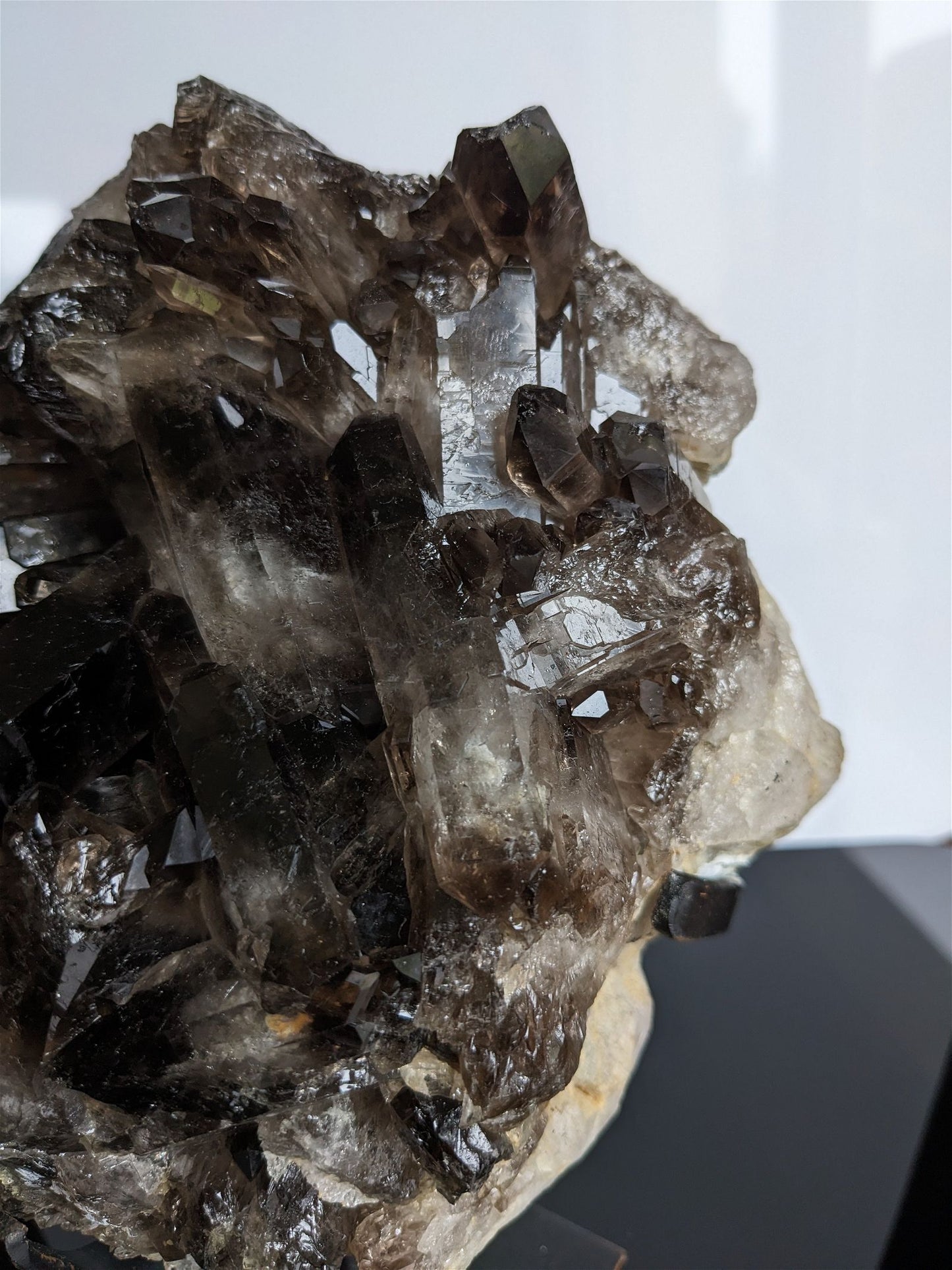 1 quartz fumé ou enfumé sur socle photo contractuelle - Aurore Lune