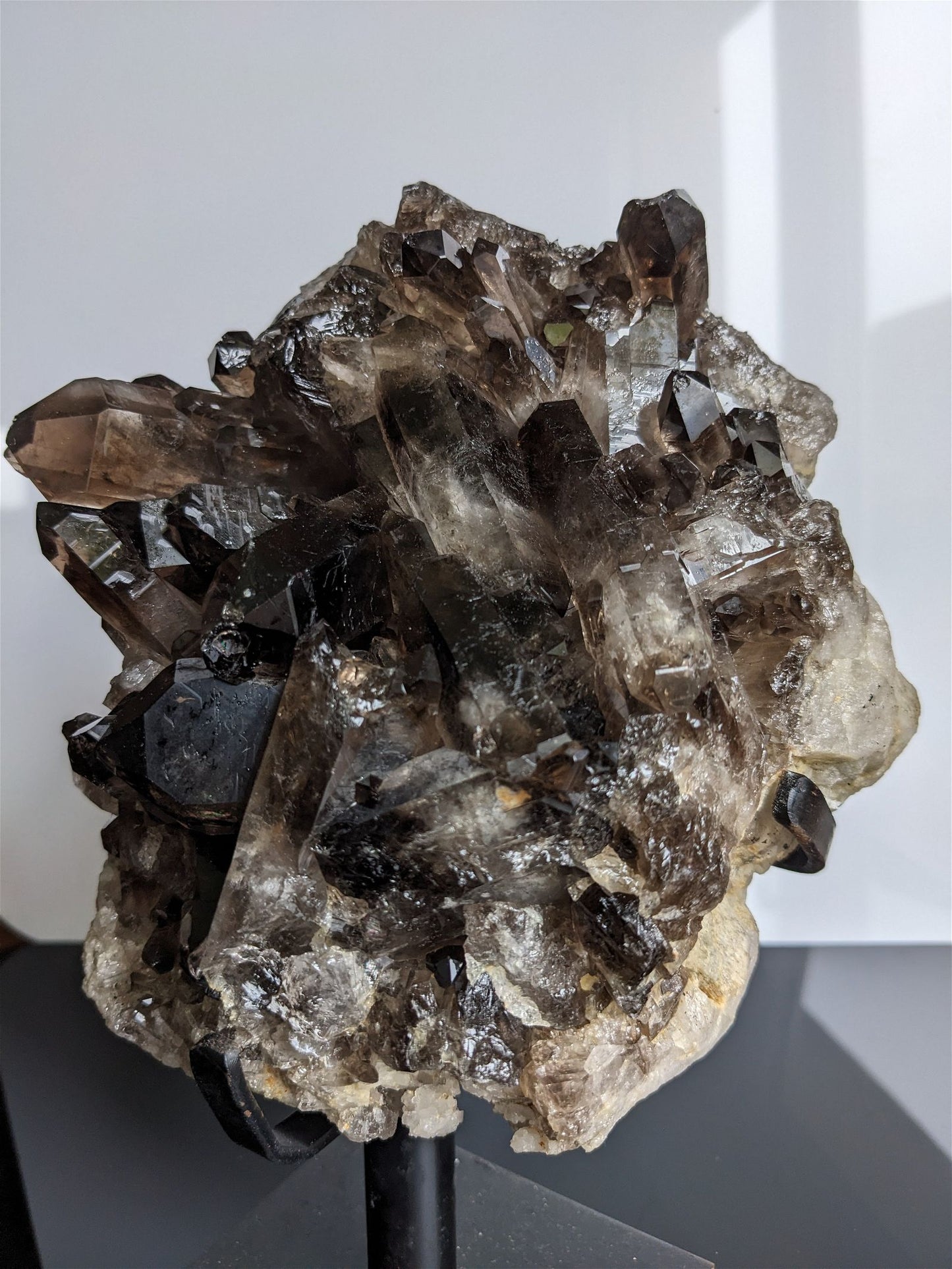 1 quartz fumé ou enfumé sur socle photo contractuelle - Aurore Lune
