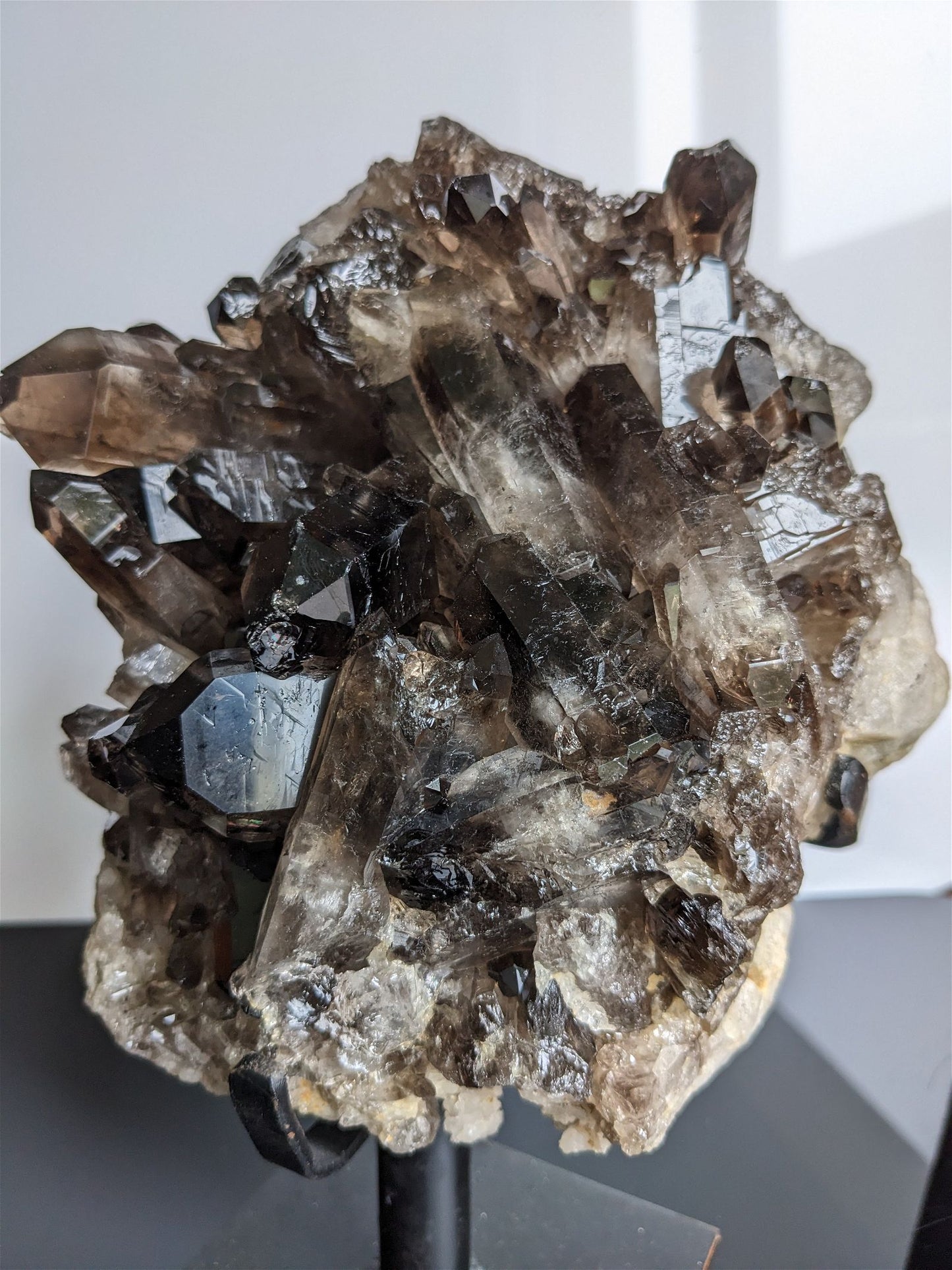 1 quartz fumé ou enfumé sur socle photo contractuelle - Aurore Lune