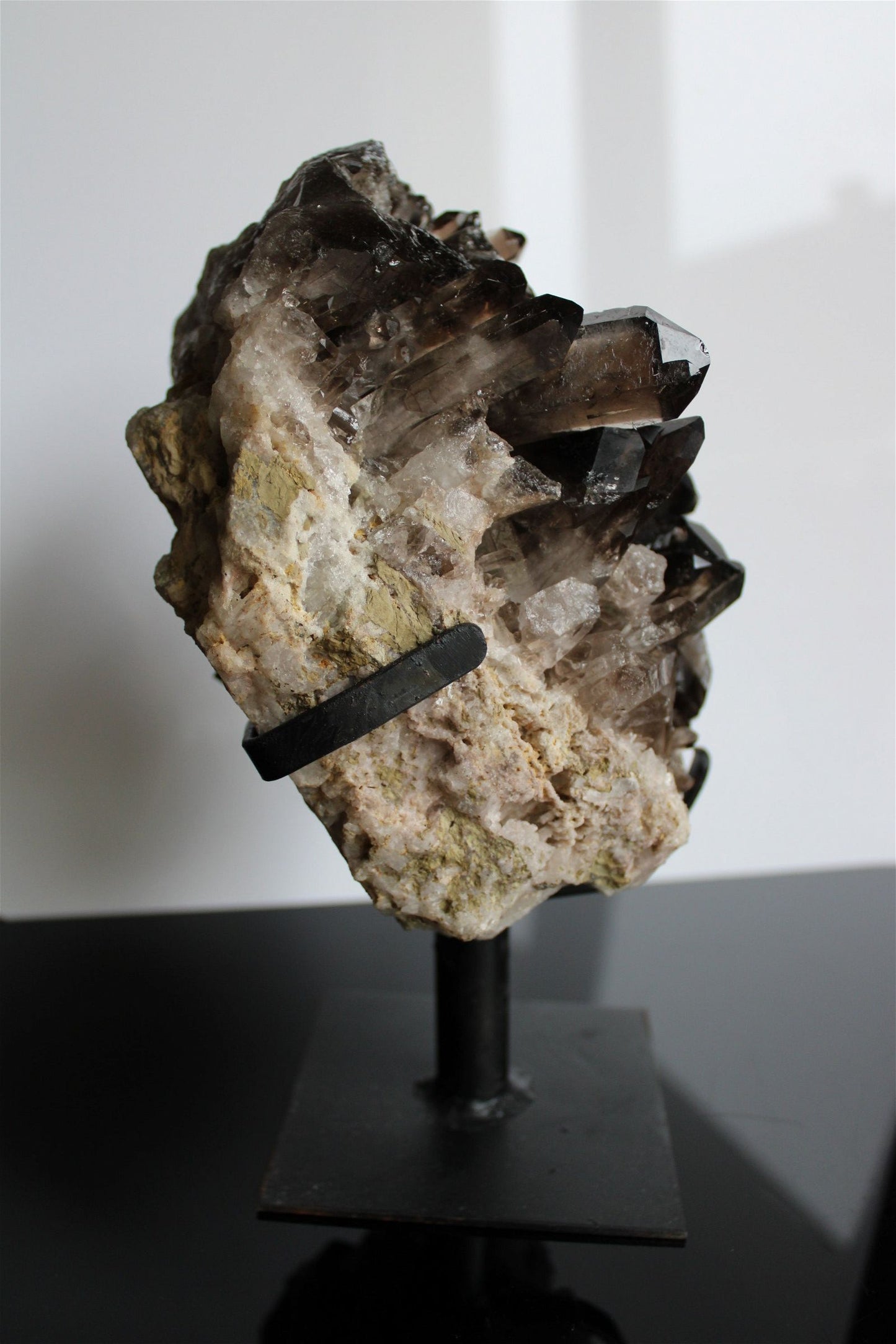 1 quartz fumé ou enfumé sur socle photo contractuelle - Aurore Lune