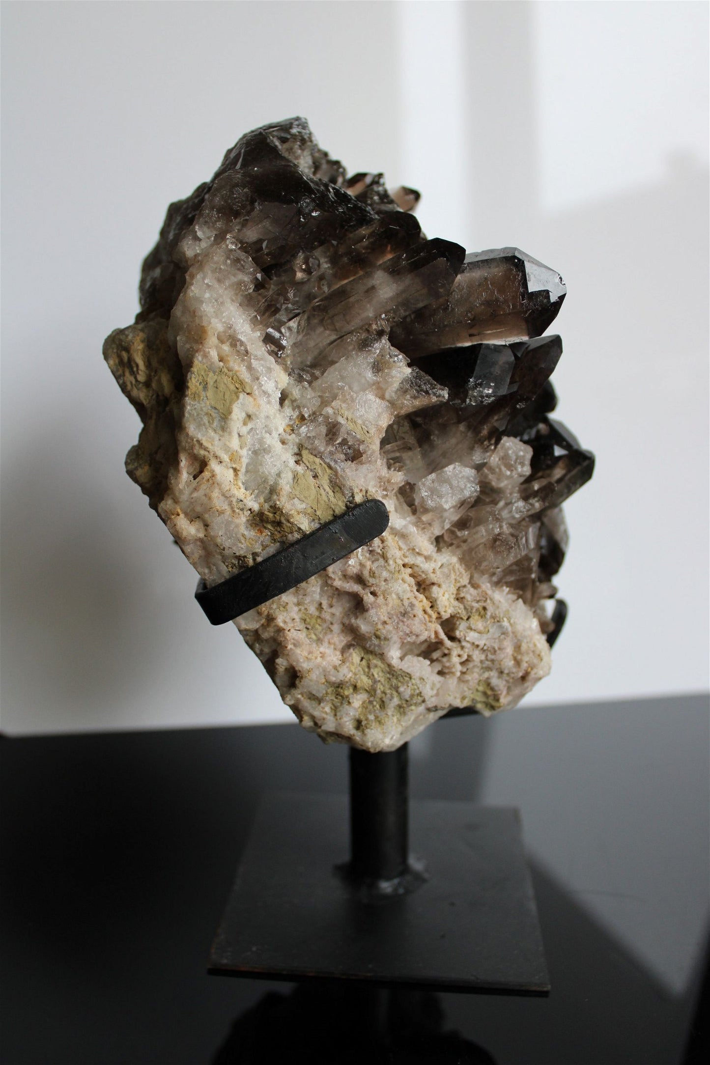 1 quartz fumé ou enfumé sur socle photo contractuelle - Aurore Lune