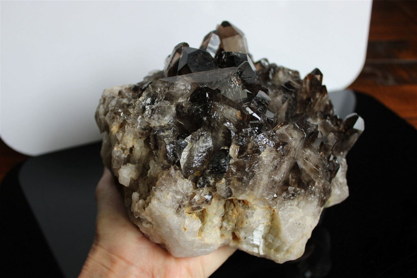 1 quartz fumé ou enfumé sur socle photo contractuelle - Aurore Lune