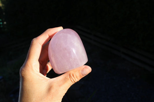 1 quartz rose à poser - 6.5 cm - Aurore Lune