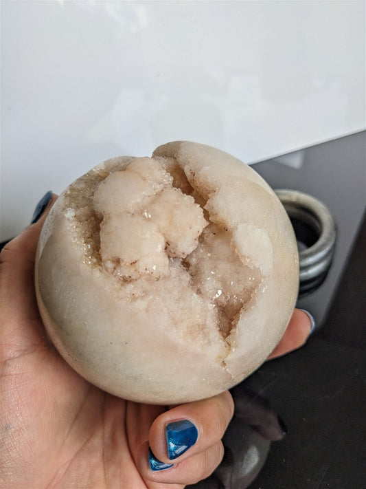 1 sphère améthyste rose 9 cm 1.1 kg - Aurore Lune