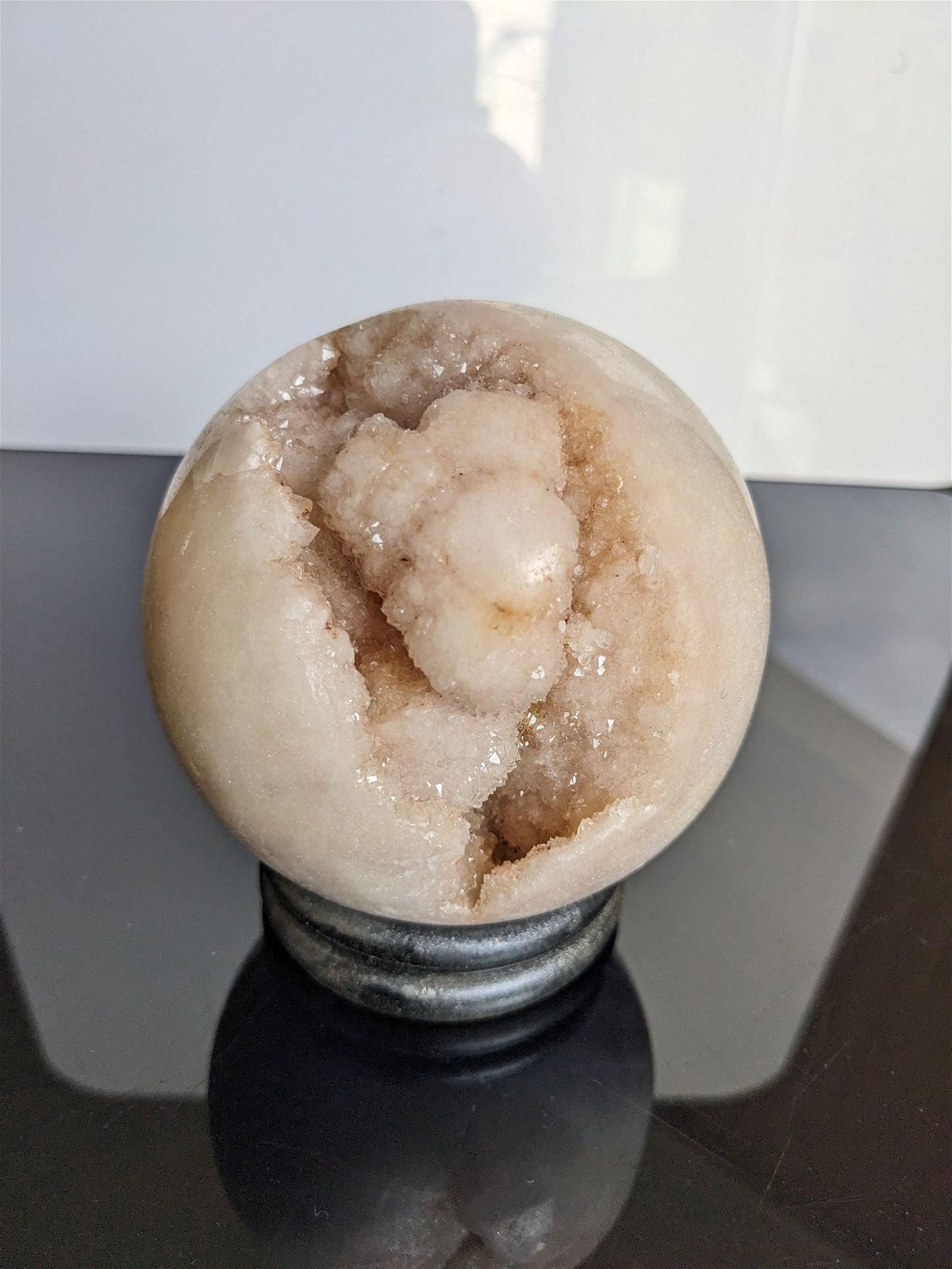 1 sphère améthyste rose 9 cm 1.1 kg - Aurore Lune