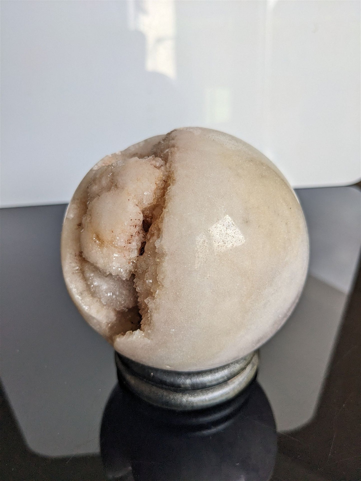 1 sphère améthyste rose 9 cm 1.1 kg - Aurore Lune