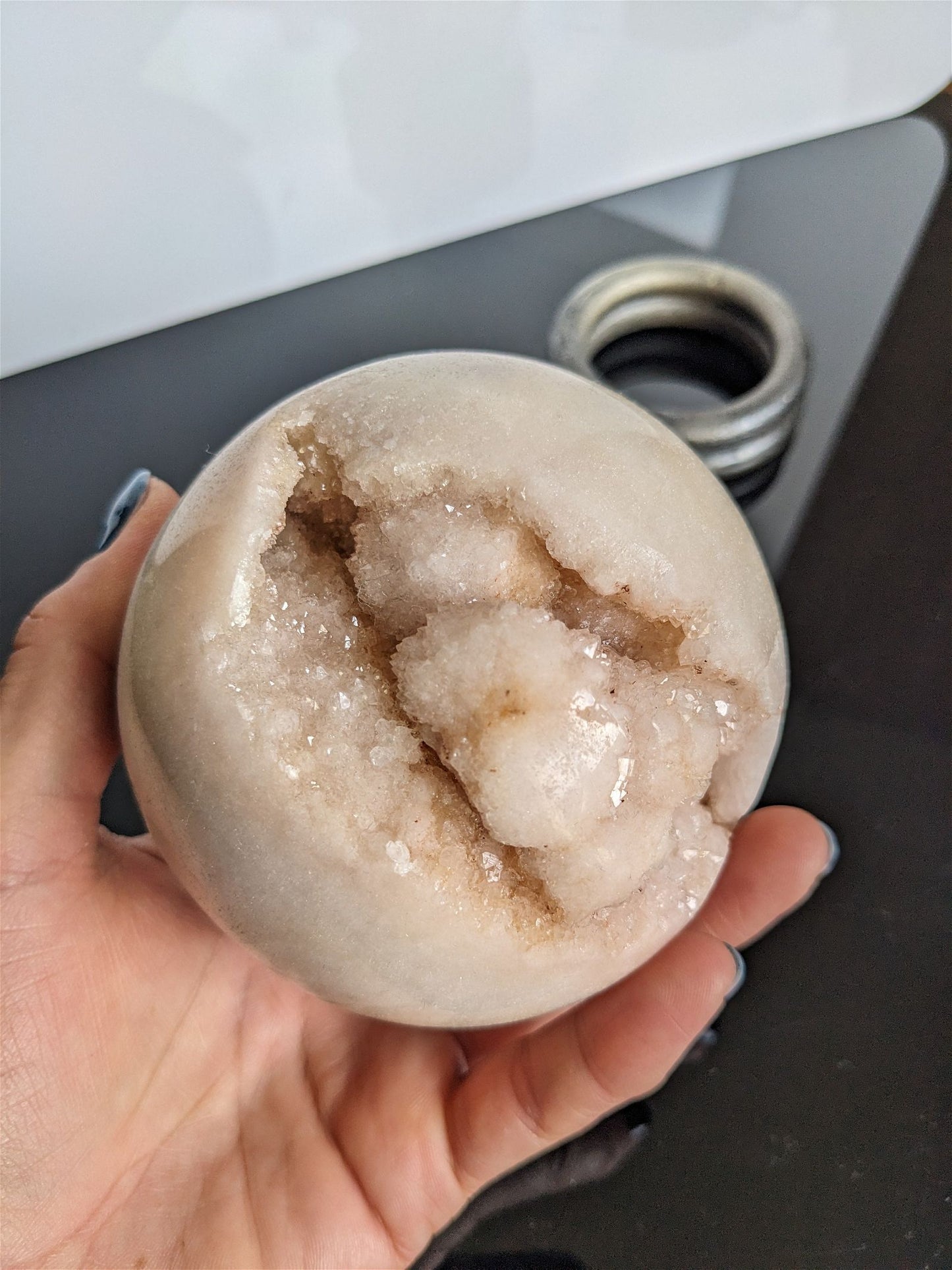 1 sphère améthyste rose 9 cm 1.1 kg - Aurore Lune