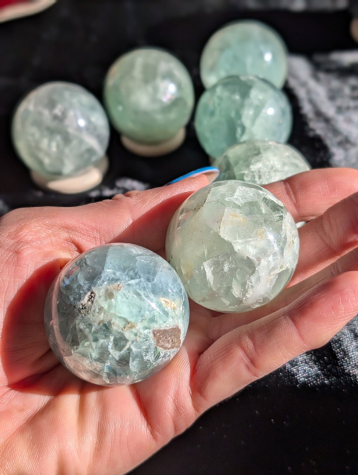 1 sphère en fluorite verte avec support - Aurore Lune