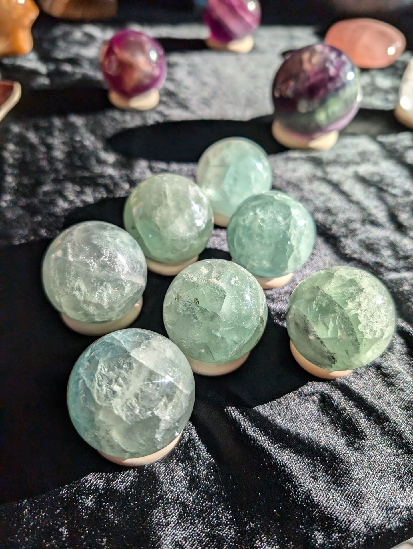 1 sphère en fluorite verte avec support - Aurore Lune