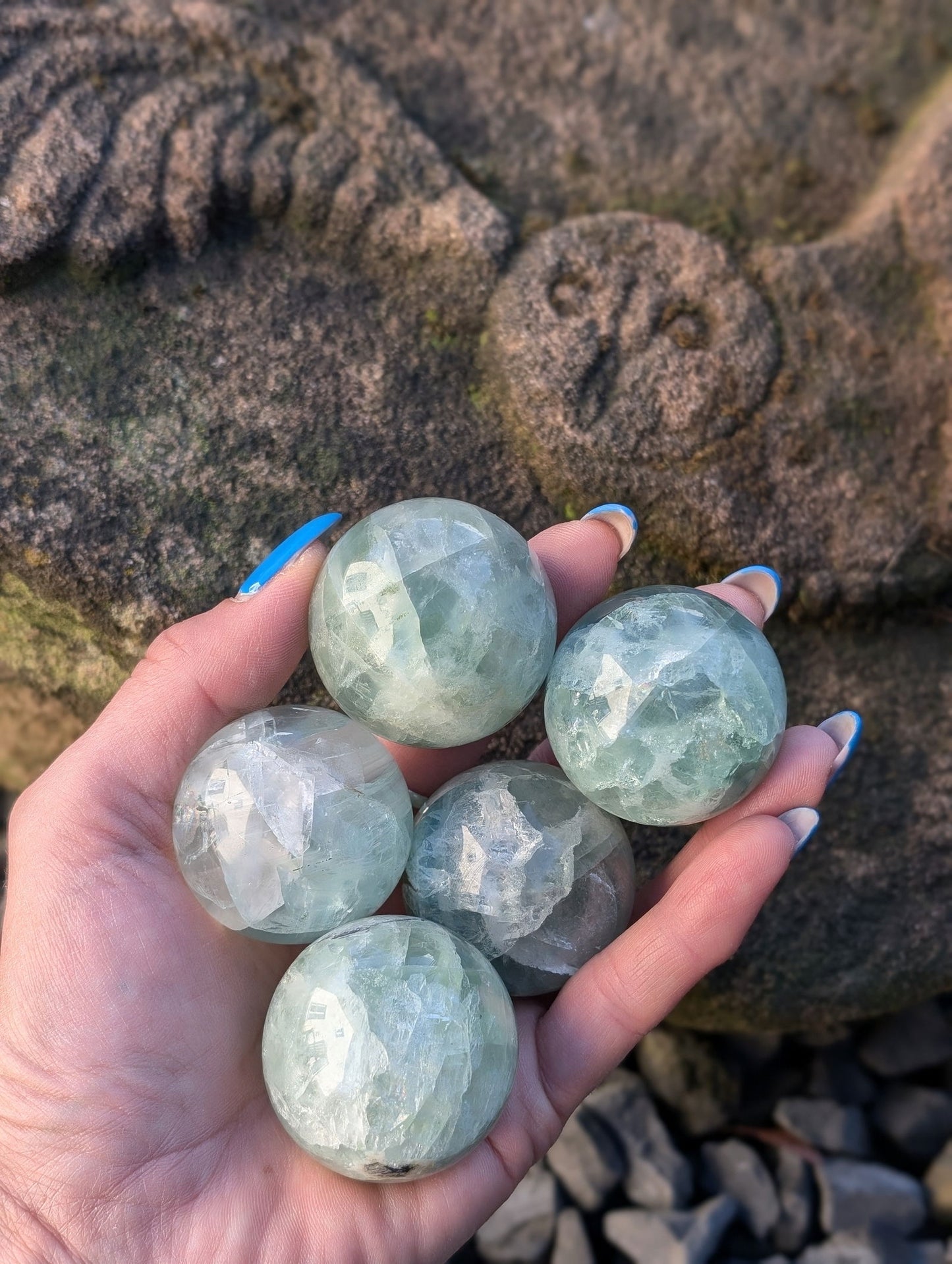 1 sphère en fluorite verte avec support - Aurore Lune